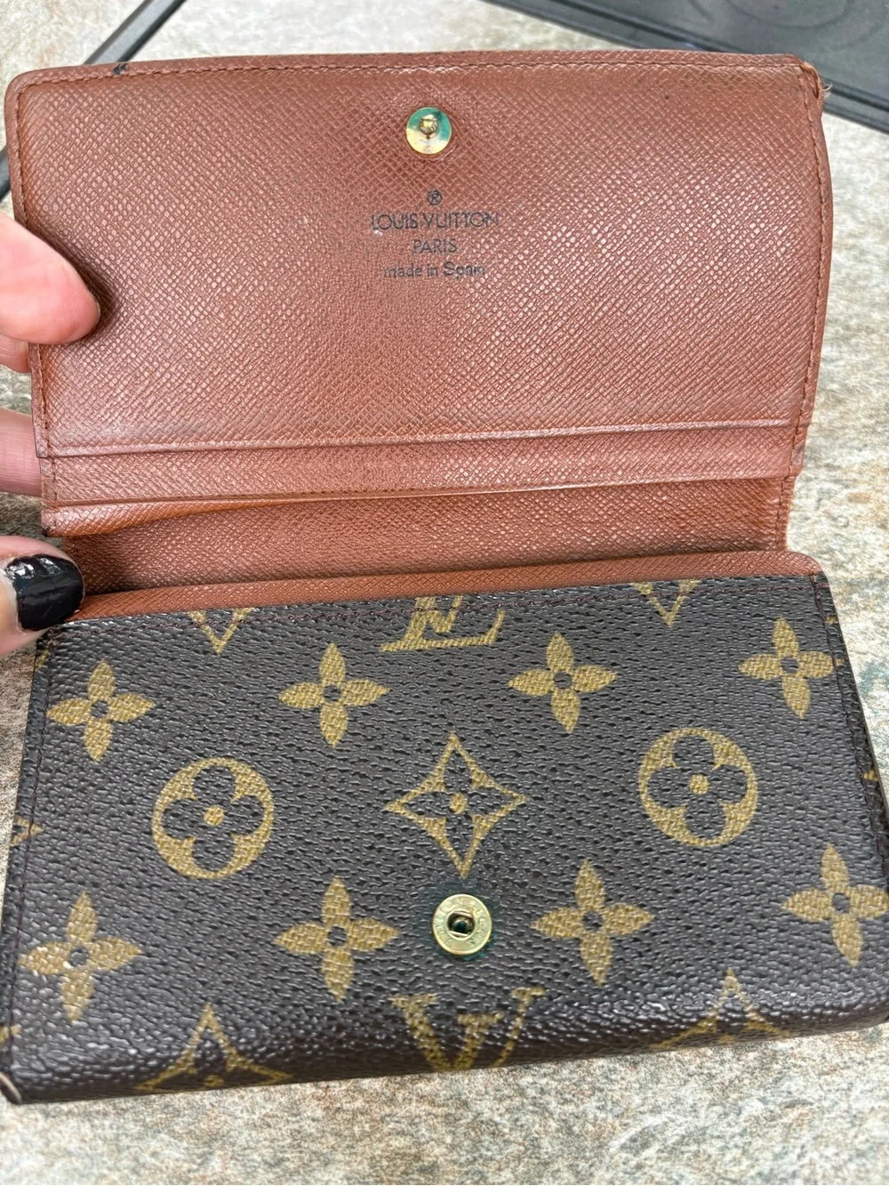 Louis Vuitton iconic lv